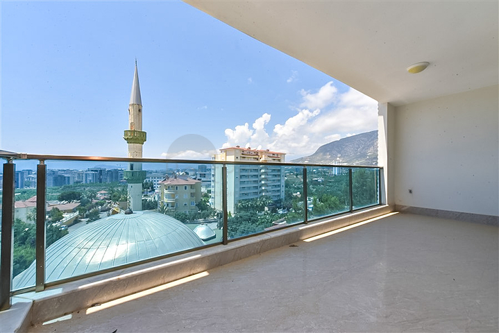 Spacious 3+2 penthouse in Mahmutlar district