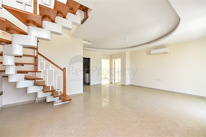 Spacious 3+2 penthouse in Mahmutlar district