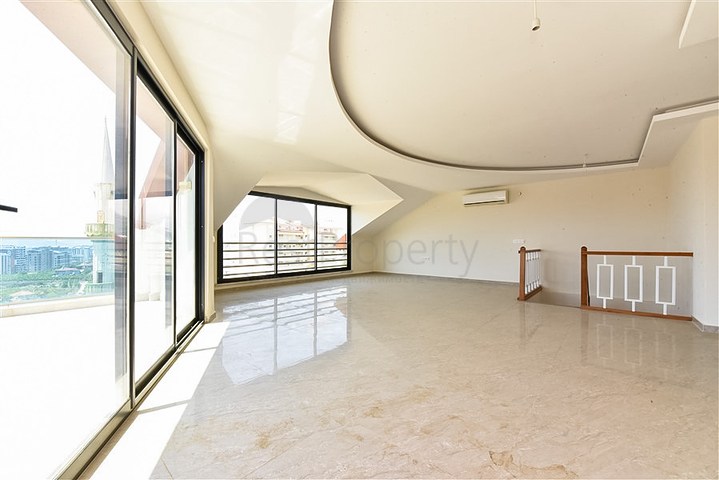 Spacious 3+2 penthouse in Mahmutlar district