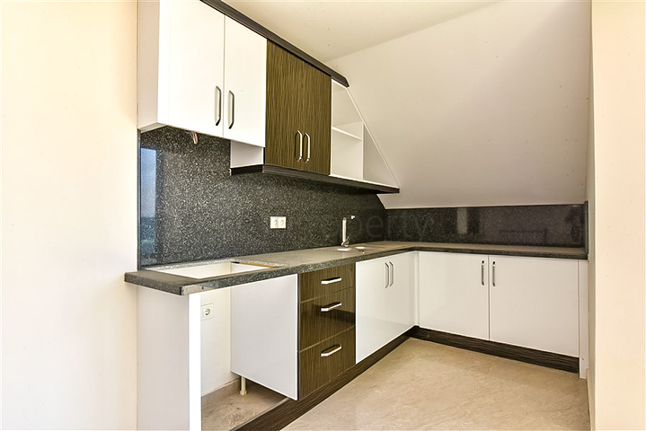 Spacious 3+2 penthouse in Mahmutlar district