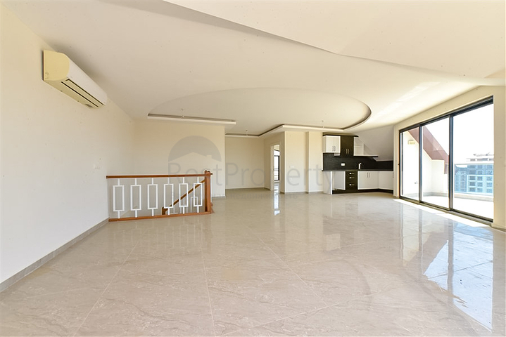 Spacious 3+2 penthouse in Mahmutlar district