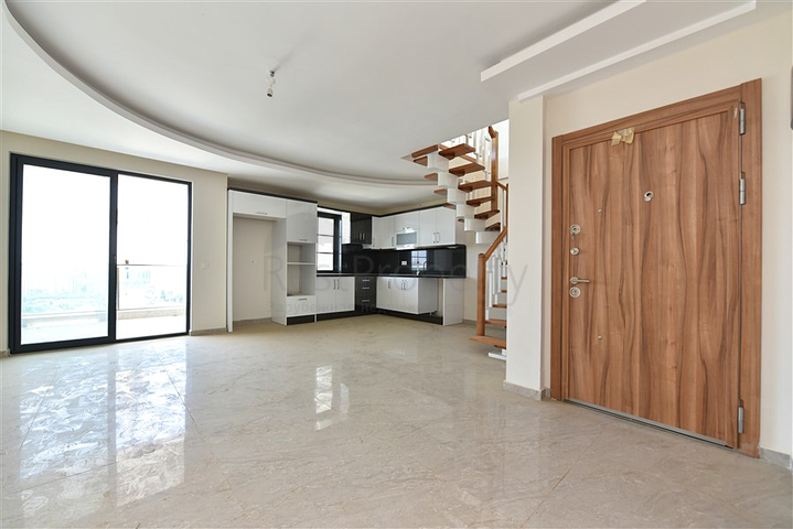 Spacious 3+2 penthouse in Mahmutlar district