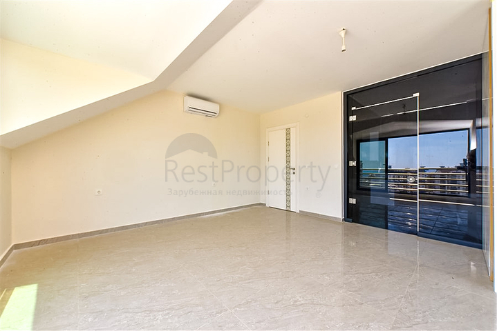 Spacious 3+2 penthouse in Mahmutlar district