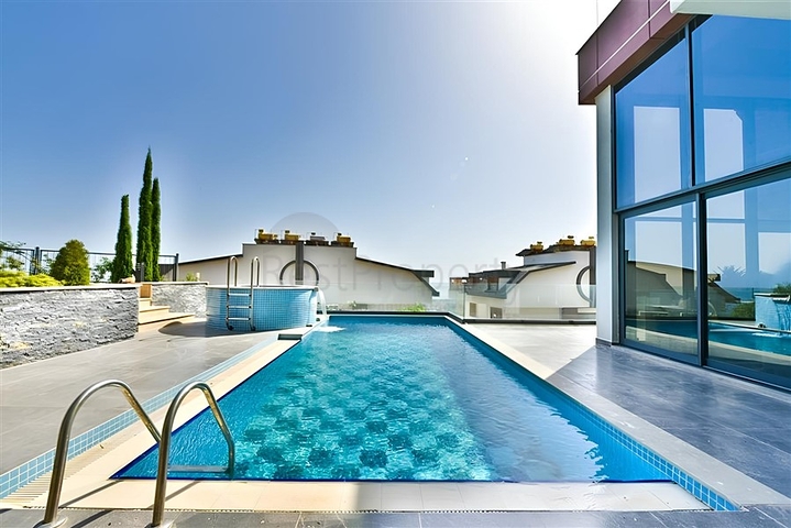 Villa with a view of the Mediterranean Sea and the Alanya Fortress