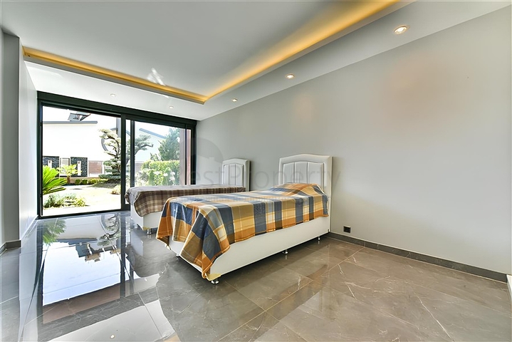 Villa with a view of the Mediterranean Sea and the Alanya Fortress