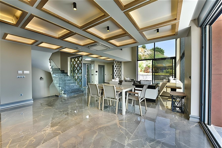 Villa with a view of the Mediterranean Sea and the Alanya Fortress