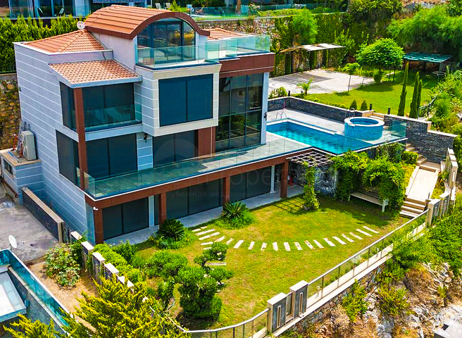 Villa with a view of the Mediterranean Sea and the Alanya Fortress