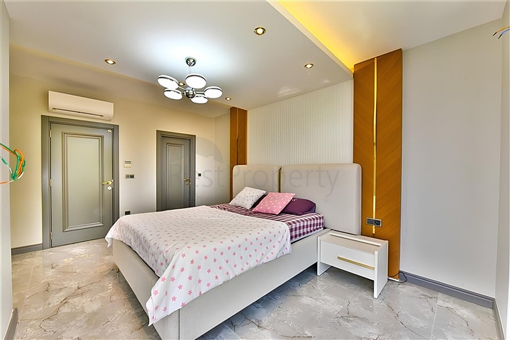 Villa with a view of the Mediterranean Sea and the Alanya Fortress