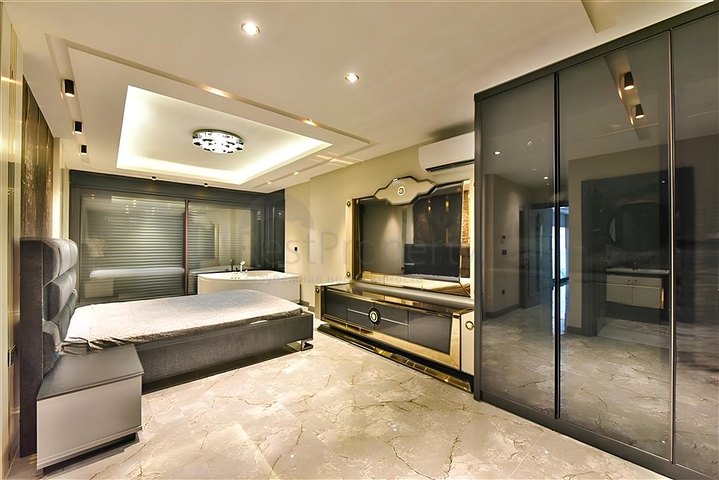 Villa with a view of the Mediterranean Sea and the Alanya Fortress