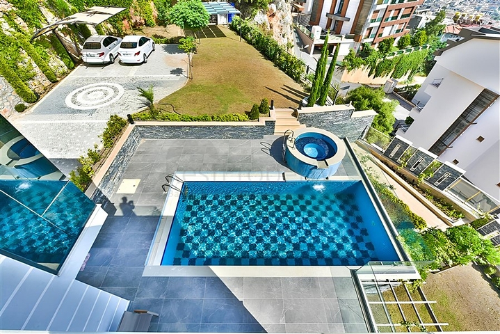 Villa with a view of the Mediterranean Sea and the Alanya Fortress