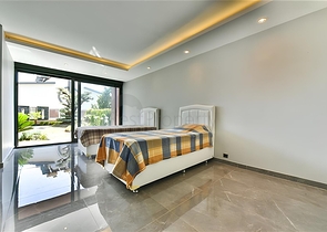 Villa with a view of the Mediterranean Sea and the Alanya Fortress