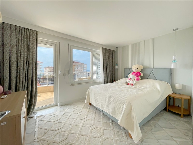 3+1 penthouse with sea and mountain views