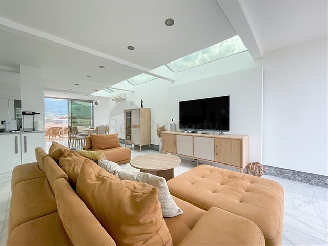 3+1 penthouse with sea and mountain views