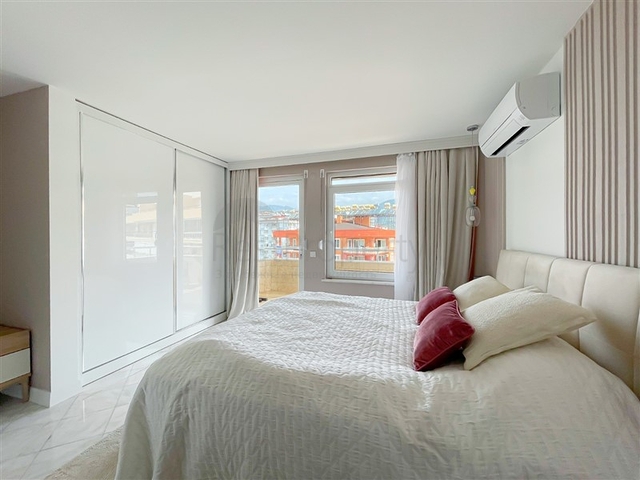 3+1 penthouse with sea and mountain views