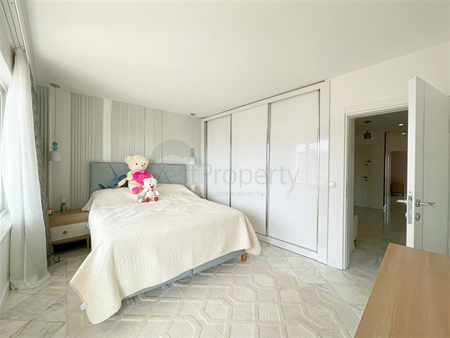 3+1 penthouse with sea and mountain views