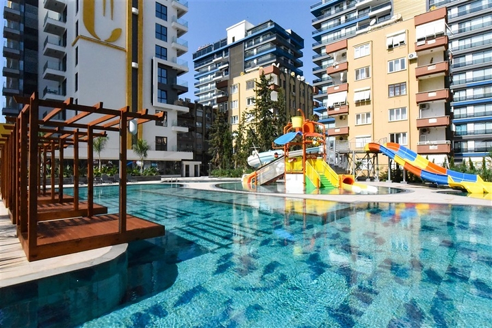 Sea View 1+1 Apartment on First Line in Mahmutlar, Alanya