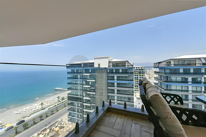 Sea View 1+1 Apartment on First Line in Mahmutlar, Alanya