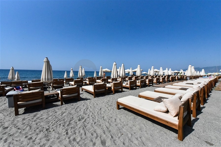 Sea View 1+1 Apartment on First Line in Mahmutlar, Alanya