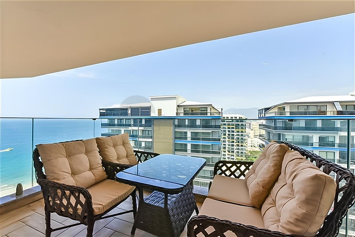 Sea View 1+1 Apartment on First Line in Mahmutlar, Alanya