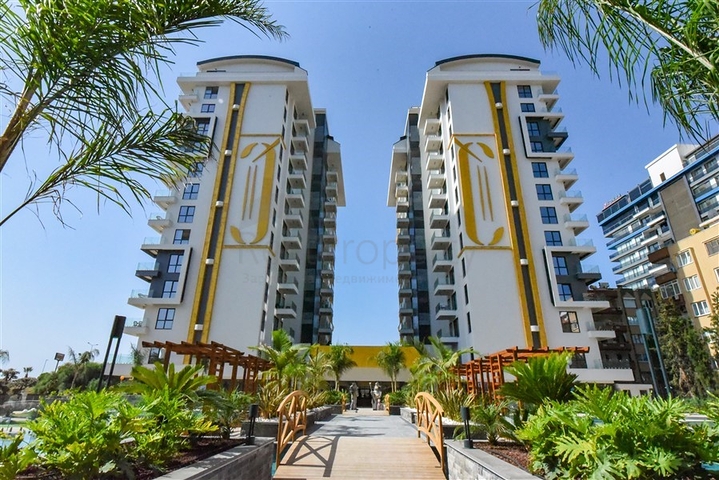 Sea View 1+1 Apartment on First Line in Mahmutlar, Alanya