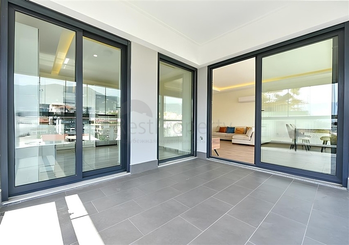 2+1 apartment with separate kitchen 50 meters from the sea in the center of Alanya