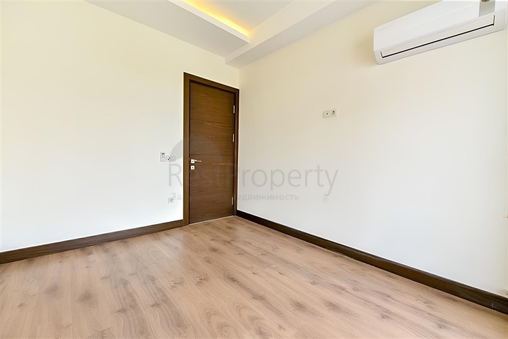 2+1 apartment with separate kitchen 50 meters from the sea in the center of Alanya