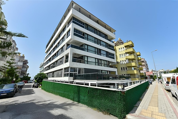 2+1 apartment with separate kitchen 50 meters from the sea in the center of Alanya