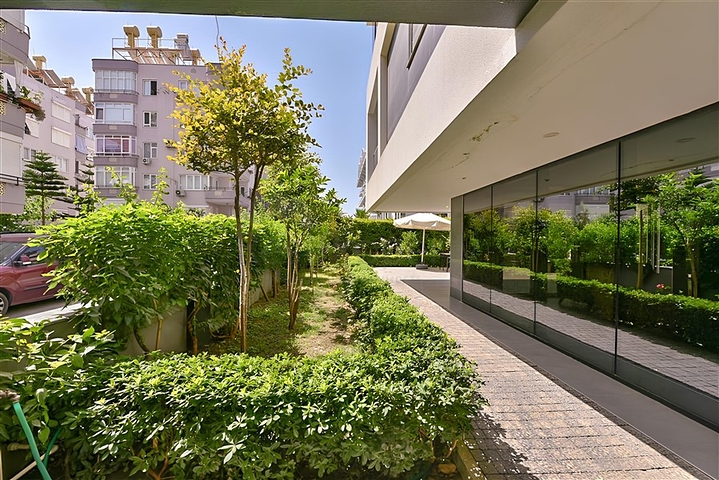 2+1 apartment with separate kitchen 50 meters from the sea in the center of Alanya