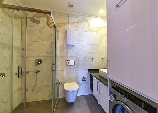 2+1 apartment with separate kitchen 50 meters from the sea in the center of Alanya