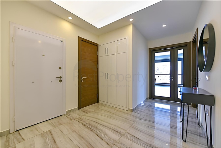 2+1 apartment with separate kitchen 50 meters from the sea in the center of Alanya