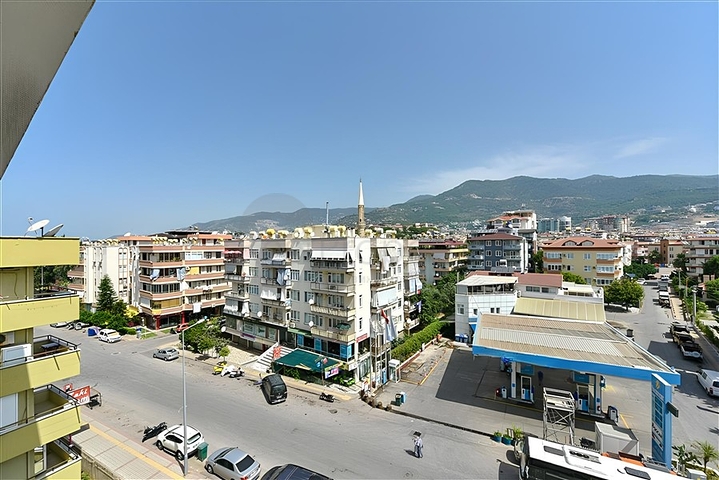 2+1 apartment with separate kitchen 50 meters from the sea in the center of Alanya