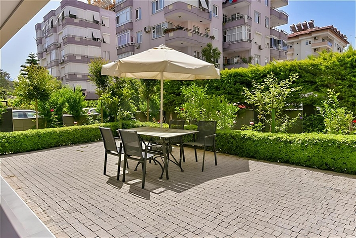 2+1 apartment with separate kitchen 50 meters from the sea in the center of Alanya