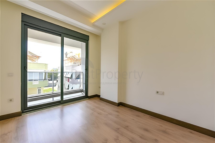 2+1 apartment with separate kitchen 50 meters from the sea in the center of Alanya