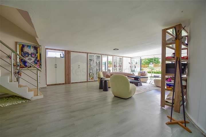 Spacious villa in Mahmutlar is an ideal choice for a large family