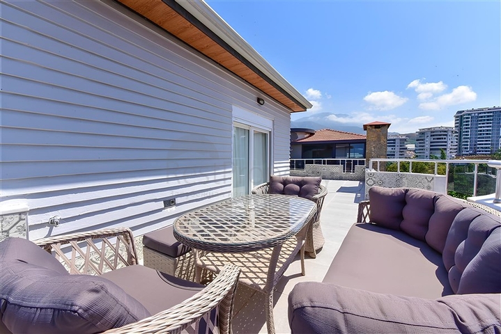 Spacious villa in Mahmutlar is an ideal choice for a large family