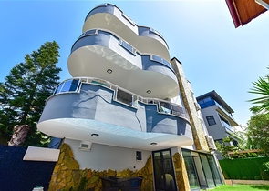 Spacious villa in Mahmutlar is an ideal choice for a large family