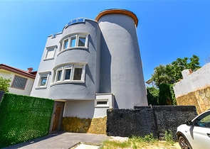 Spacious villa in Mahmutlar is an ideal choice for a large family