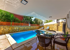 Spacious villa in Mahmutlar is an ideal choice for a large family