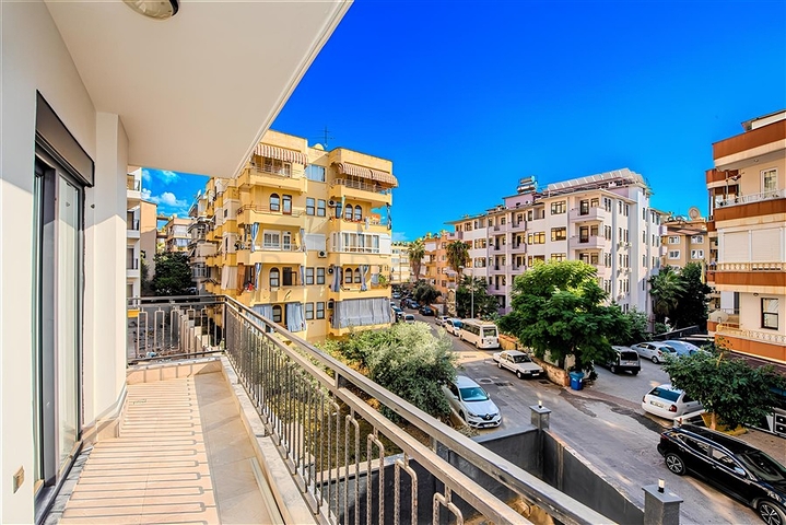 One-bedroom apartment in a new complex in the center of Alanya