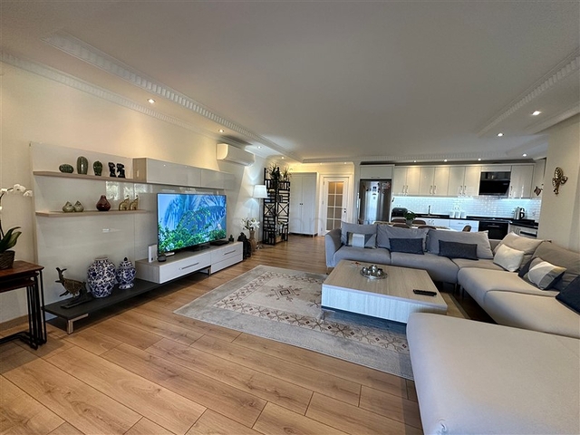 Villa in the central part of Alanya with sea view