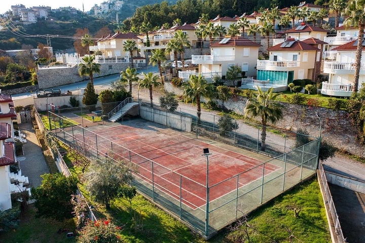 Villa in the central part of Alanya with sea view