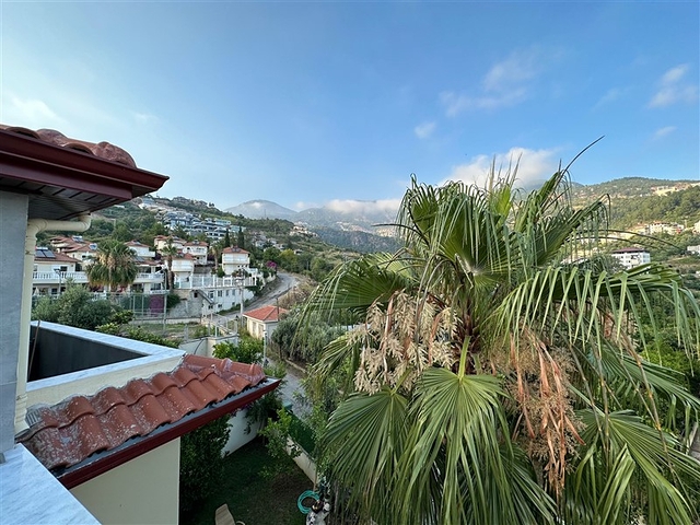Villa in the central part of Alanya with sea view