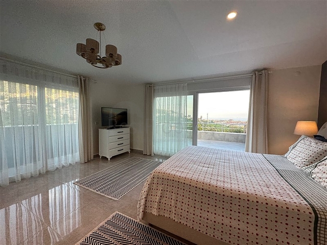 Villa in the central part of Alanya with sea view