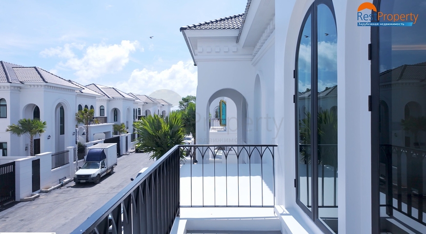 Mediterranean Style Villas in Bang Tao