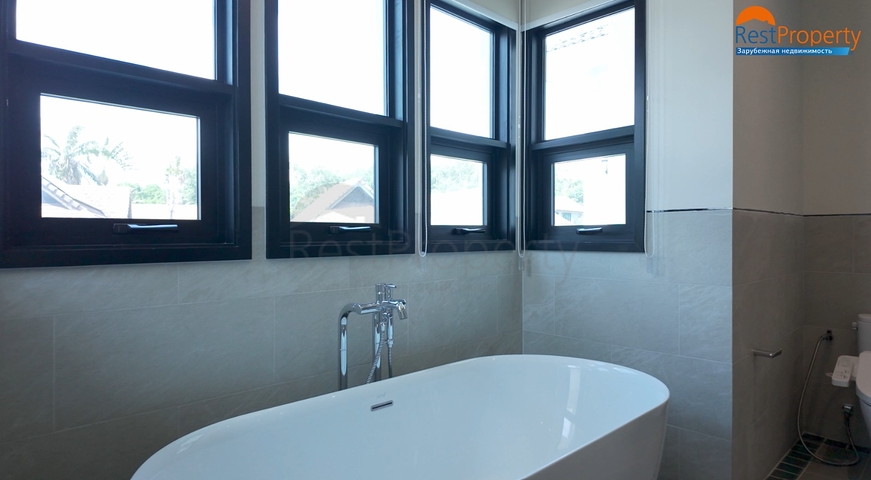 Mediterranean Style Villas in Bang Tao