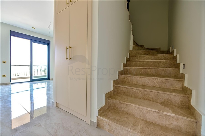 2+1 Apartment in Central Alanya | 150 m to Sea | Premium Complex