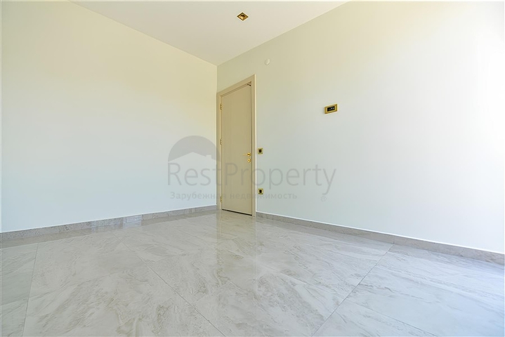 2+1 Apartment in Central Alanya | 150 m to Sea | Premium Complex