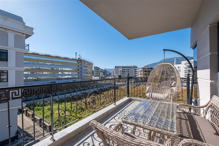 2+1 apartment 50 m from the sea in Kargicak district