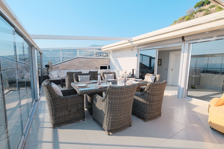 3+2 villa in the center of Alanya with a view of the Mediterranean Sea