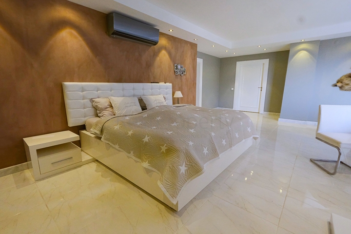 3+2 villa in the center of Alanya with a view of the Mediterranean Sea